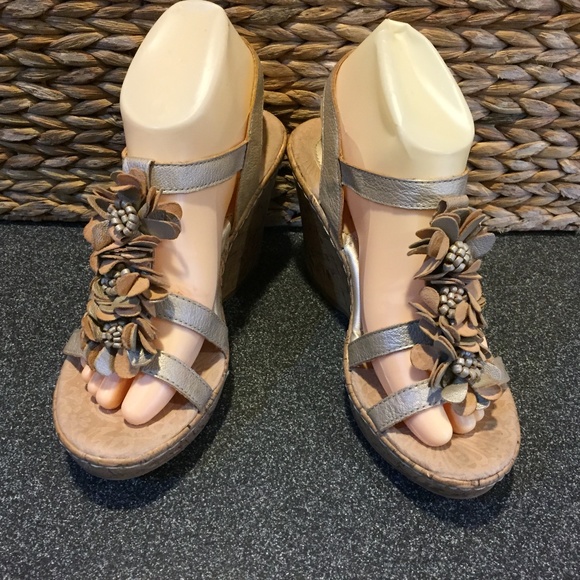 B.O.C. Cork Wedges w/ Floral Detail - Picture 1 of 14